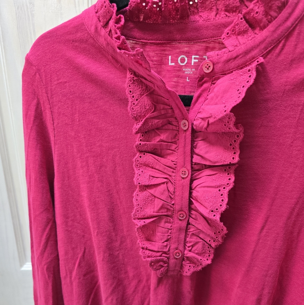 LOFT LARGE RUFFLE TOP - Picture 2 of 6